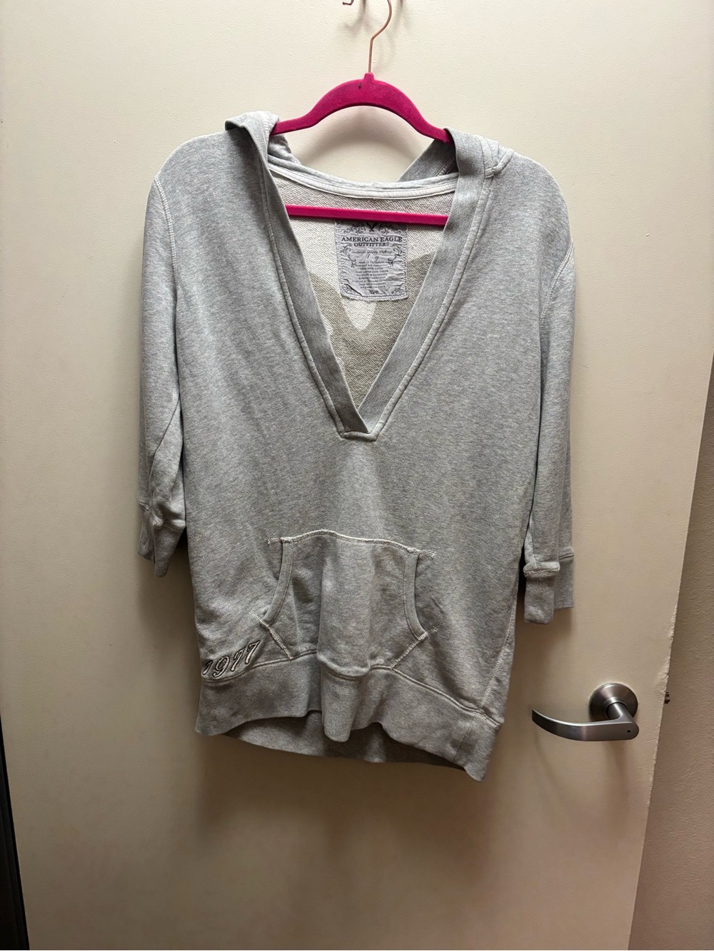 American Eagle Outfitters Light Gray V-Neck Hooded Sweatshirt
